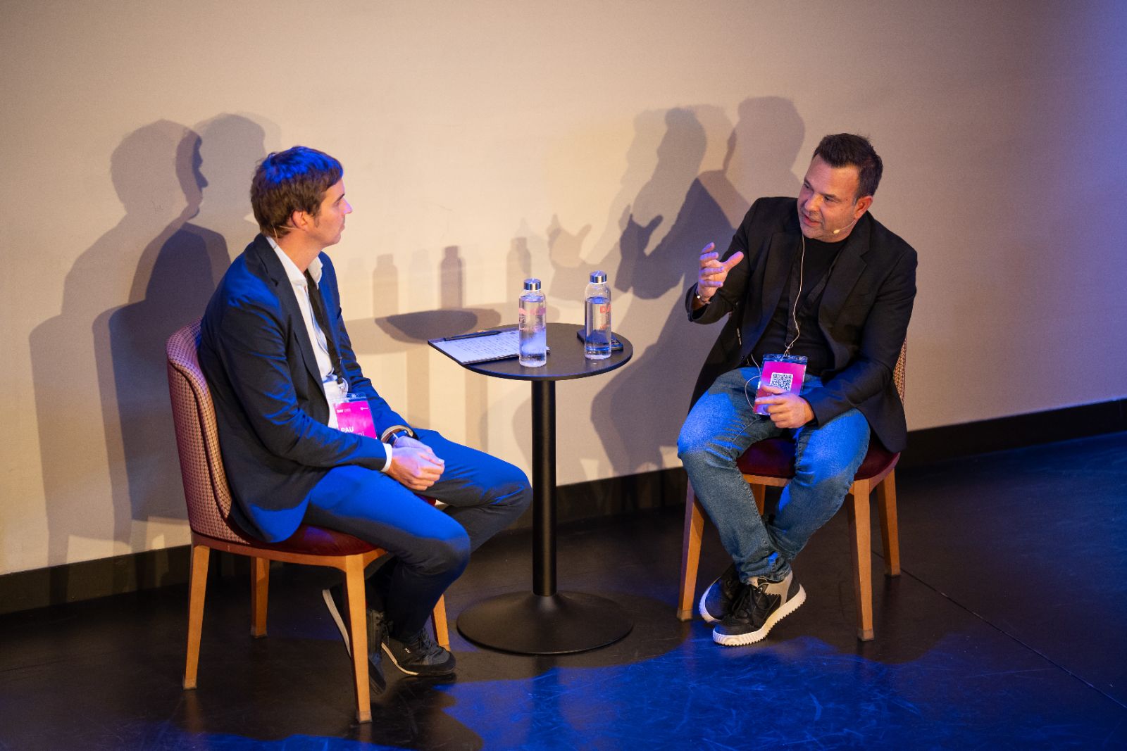 Conversación en el escenario