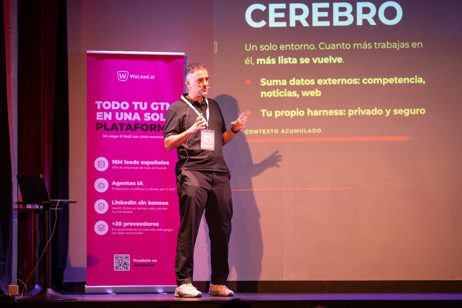 Ponencia en el escenario del Day One